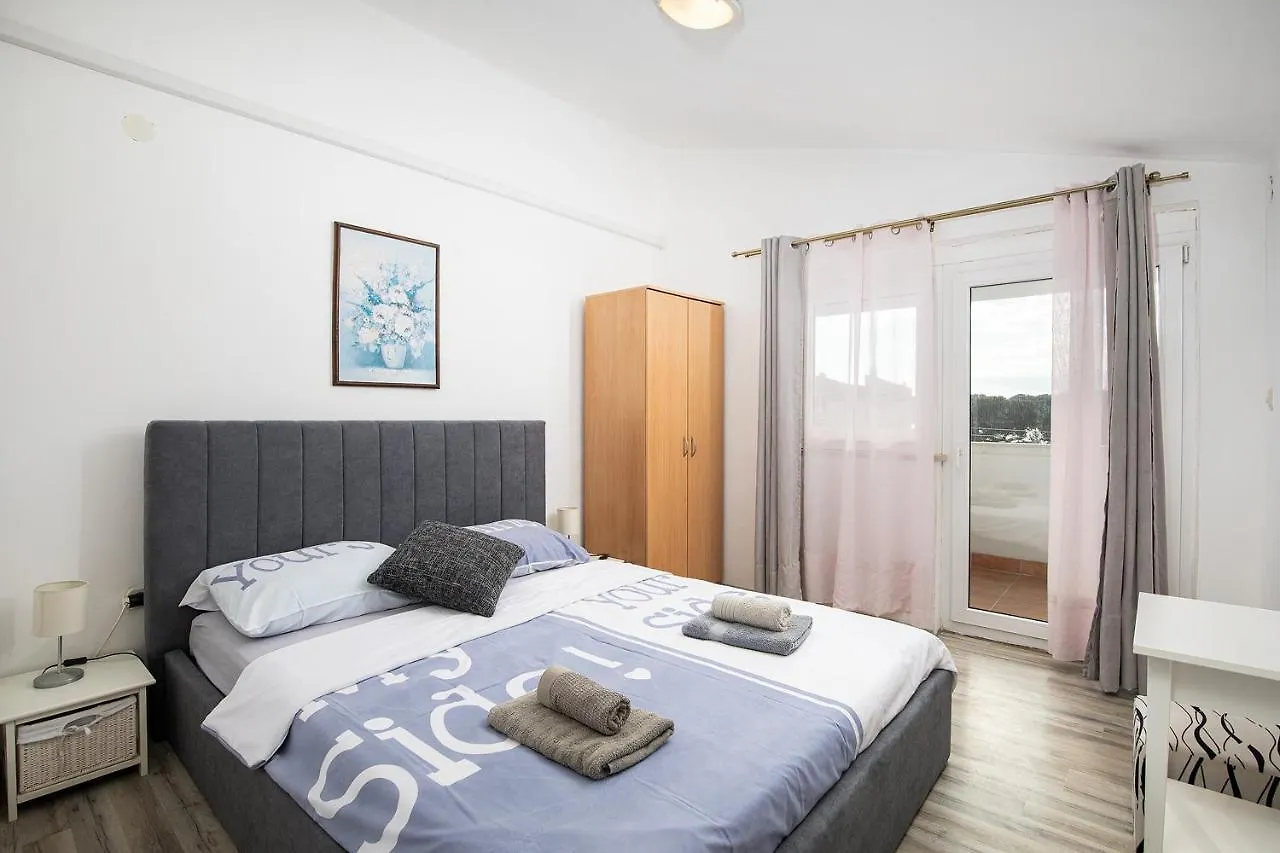 Apartment Majer 2 Medulin 0*,